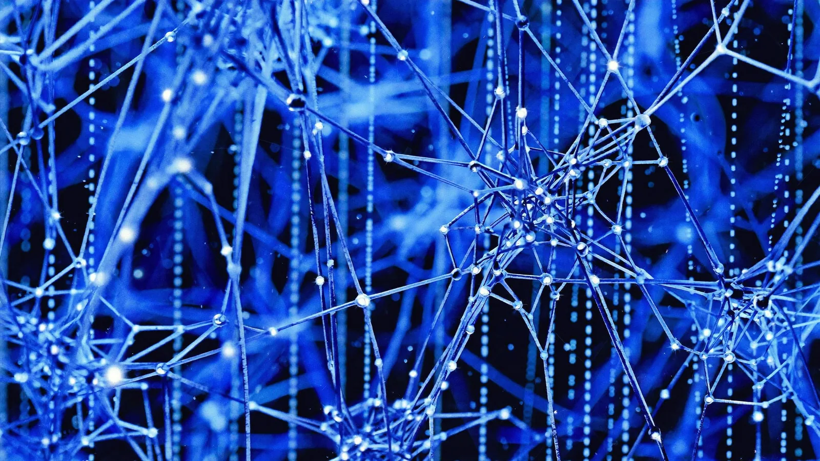 Red neuronal digital iluminada en azul, representando agentes de inteligencia artificial